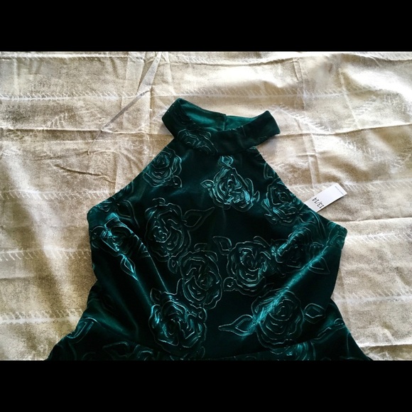 Teeze me junior’s green velvet dress 👗 - Picture 4 of 8
